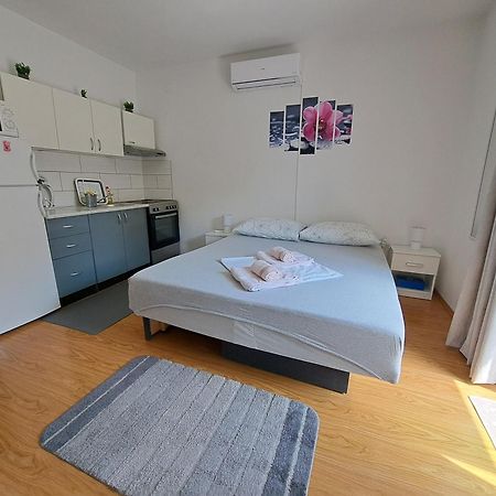 Guest House Angela Senj  Bagian luar foto