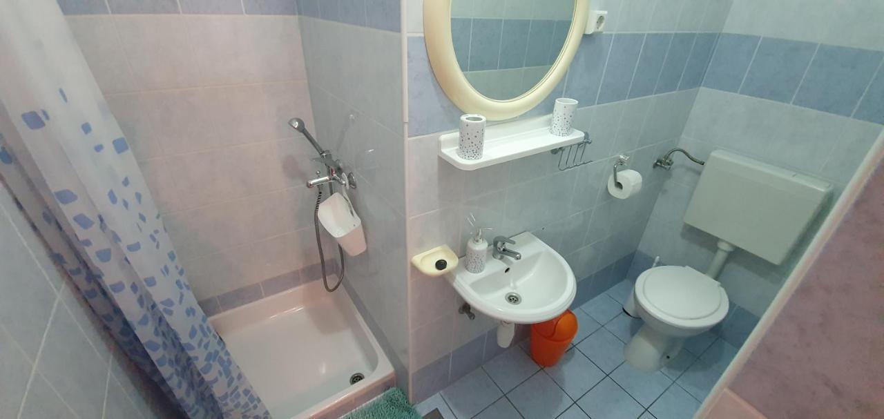 Guest House Angela Senj  Bagian luar foto
