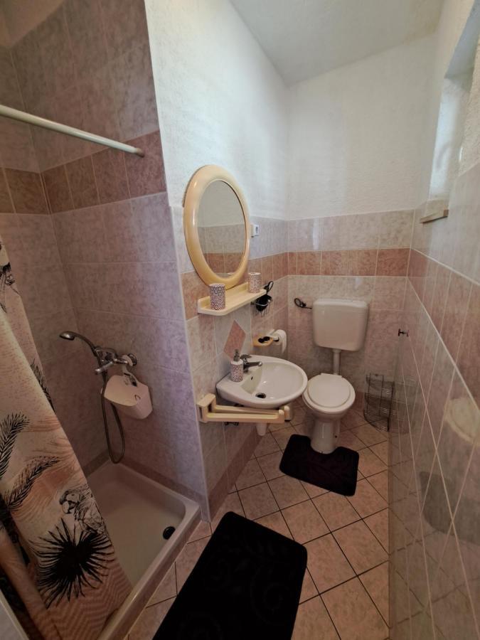 Guest House Angela Senj  Bagian luar foto